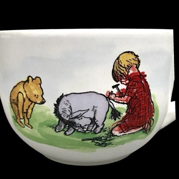 Disney Classic 'Winnie the Pooh & Friends' Oversized Coffee/Soup/Cereal Mug - Picture 11 of 12